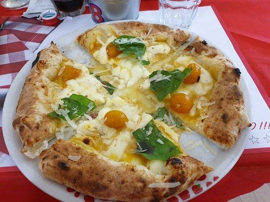 Pizz a' street di Luciano Sorbillo Vico Acitillo
